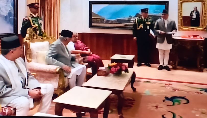 सुशीला कार्कीले लिइन् सपथ
